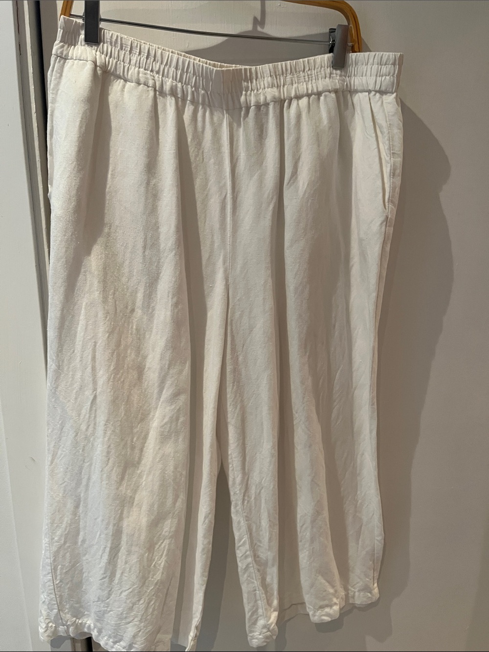 H&M White Elastic-Waist Capris